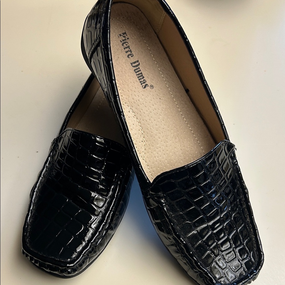 Pierre Dumas Glossy Black Croc-Embossed Flats Size 10